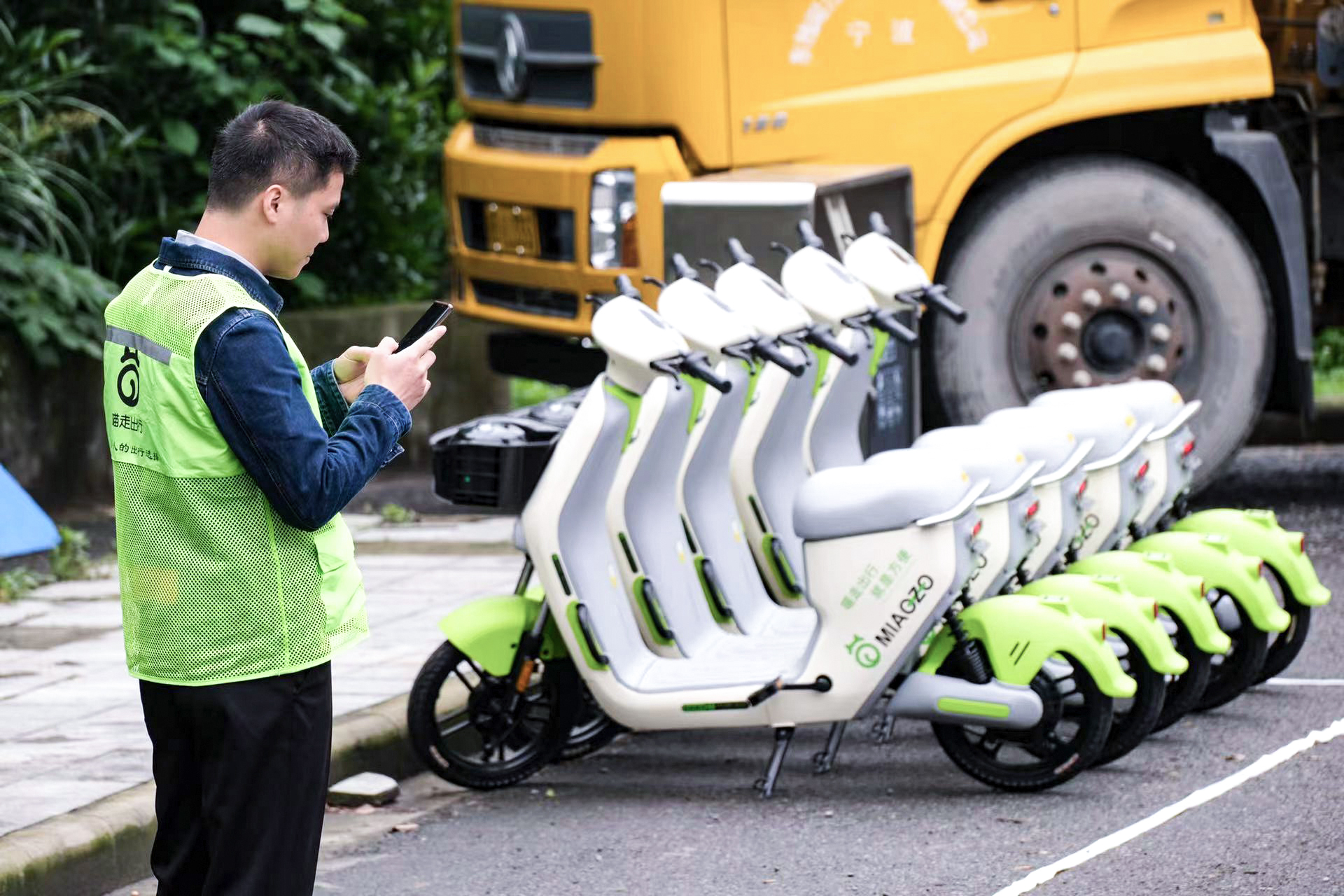 共享電動車投放街頭